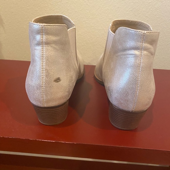 CL by LAUNDRY Corbin metallic booties, Size 7.5 - Picture 3 of 3